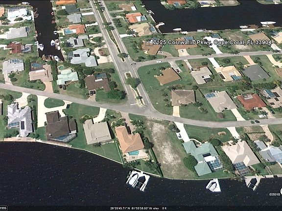 1 block off Caloosahatchee 