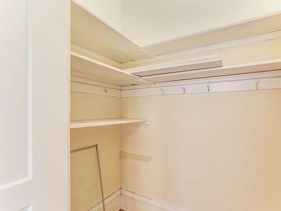 3rd image of 647 Lincoln Ave #D