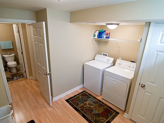 4th image of 1182 Crater Lake Ln