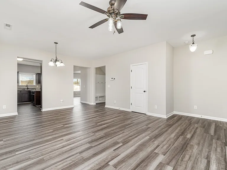 3390 Saddlebrook Dr — Photo 3