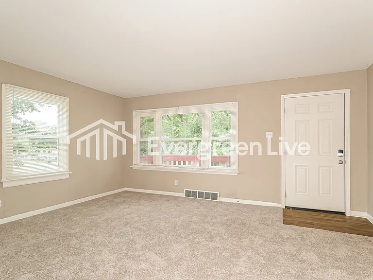 2210 Wallis Ave — Photo 3