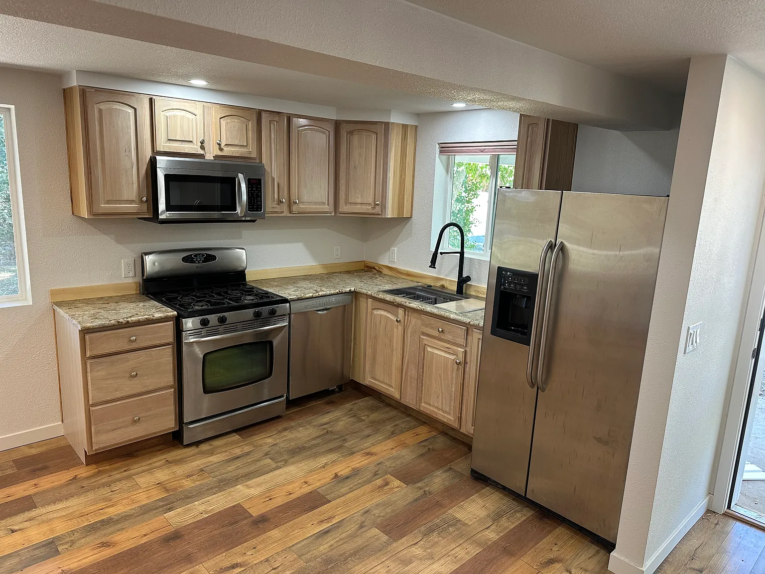 320 S Main St — Photo 4