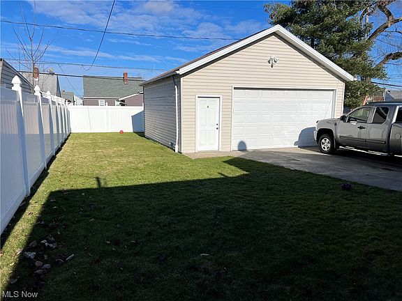 3rd image of 3330 Lincoln Ave