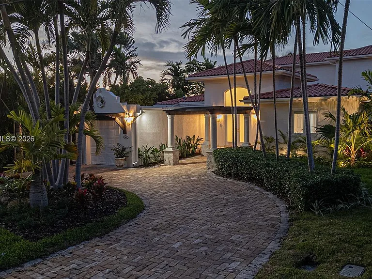 425 N Shore Dr — Photo 40
