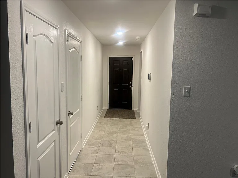 2524 Bryan Park Ln — Photo 2
