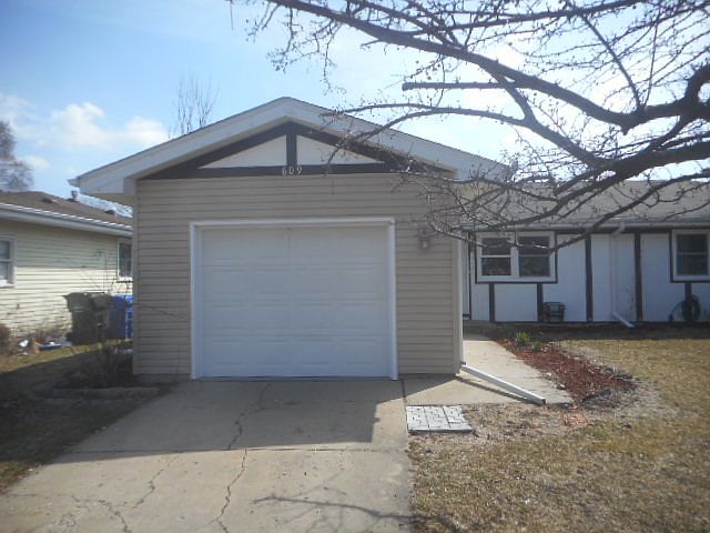 1st image of 609 Kenilworth Ave