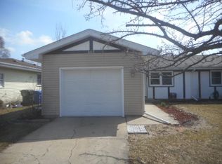 609 Kenilworth Ave, South Elgin, IL 60177