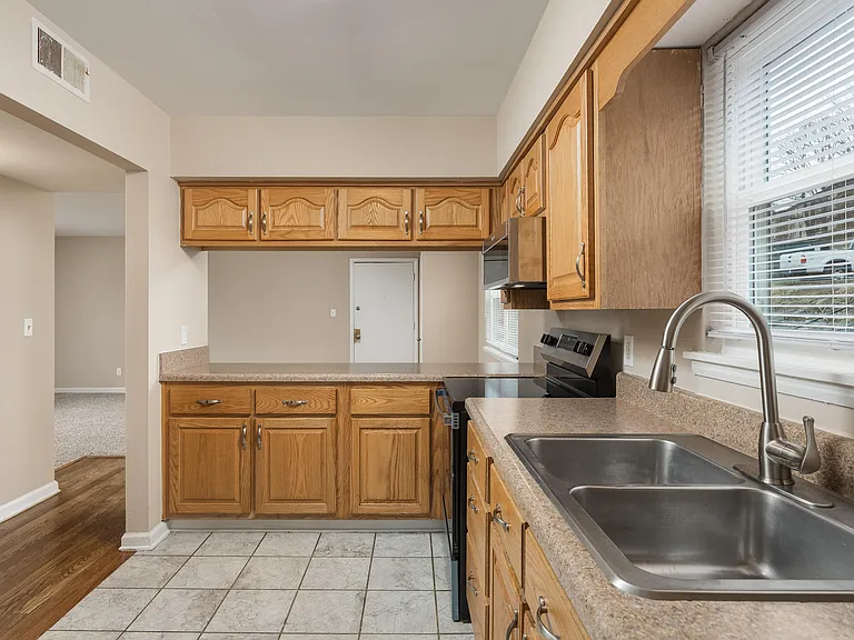 City View Apartments — Photo 20