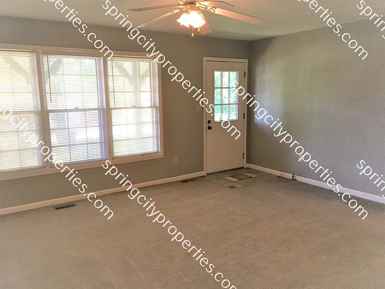 101 W Long Ln — Photo 5