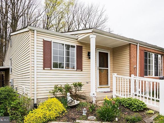 3rd image of 4411 Hallfield Manor Dr