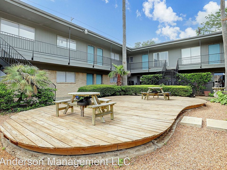 1st image of 1660 Richmond Ave APT 16
