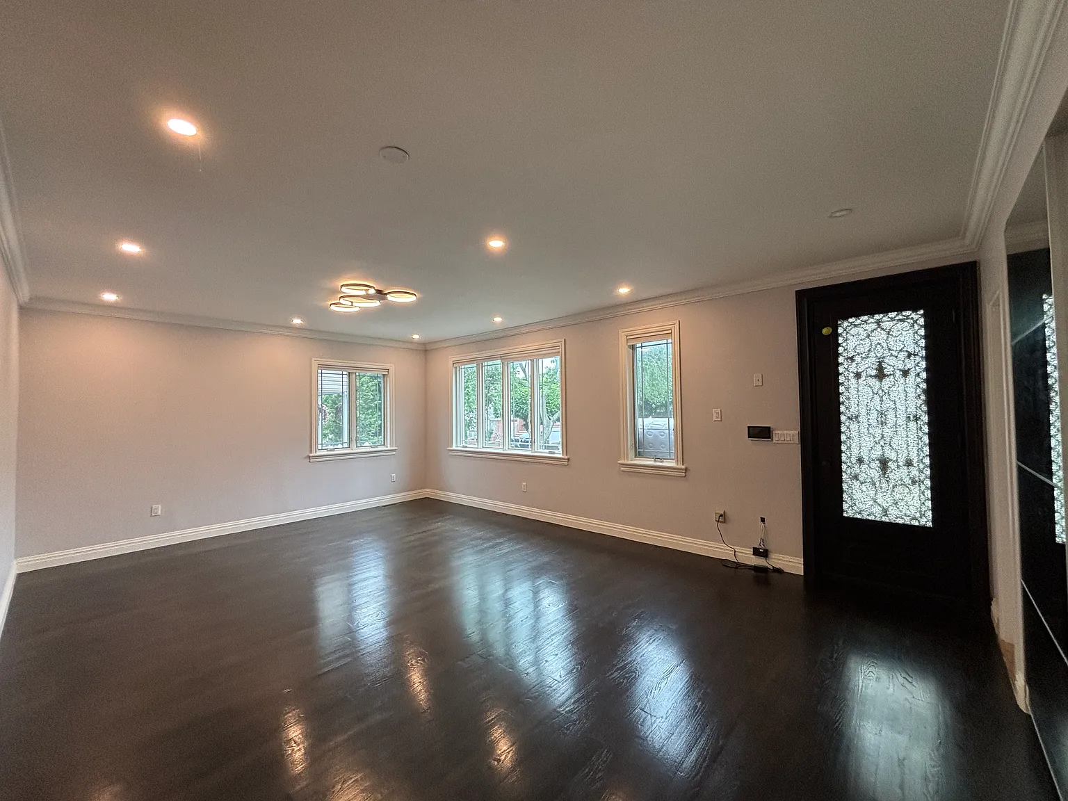 3 bed, 2300 sqft, $4,600 — Photo 2