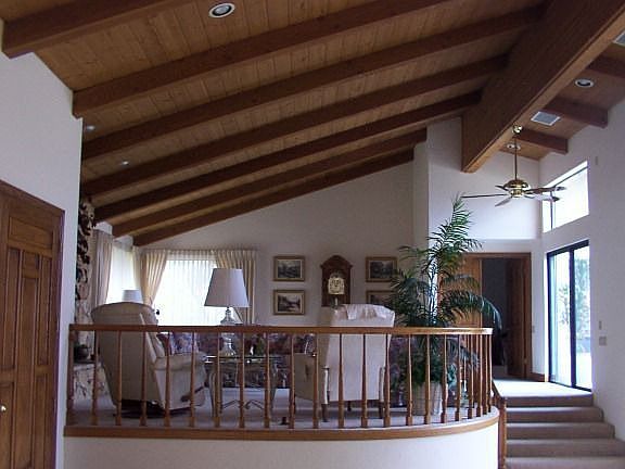 Entry/Living Room Area