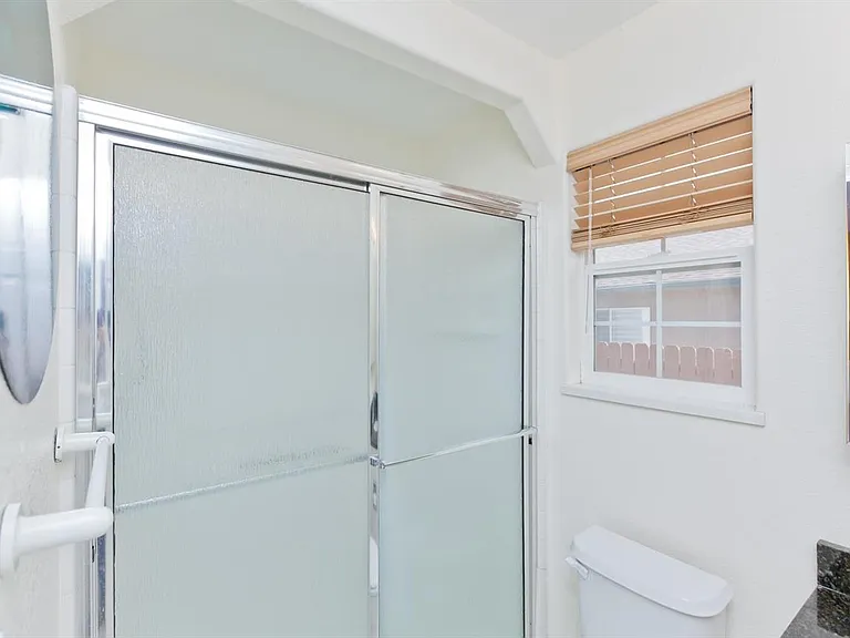 541 Shanne St — Photo 21
