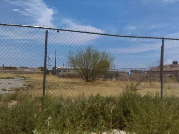 4th image of 4725 Vulcan Ave