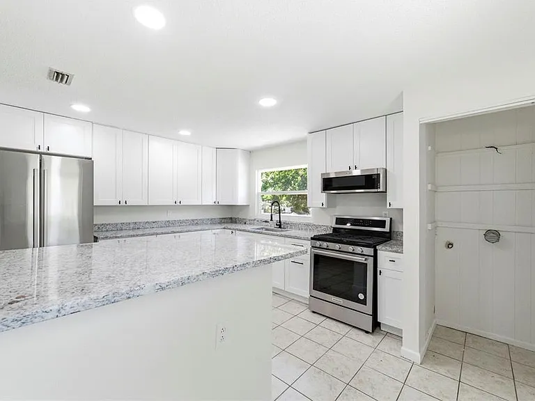 5136 68th St N #B — Photo 8