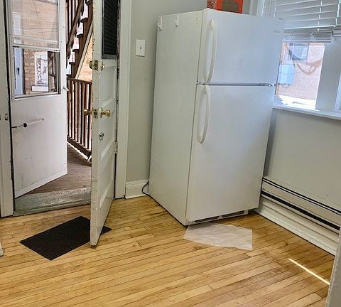 3rd image of 3915 N Southport Ave APT 1W