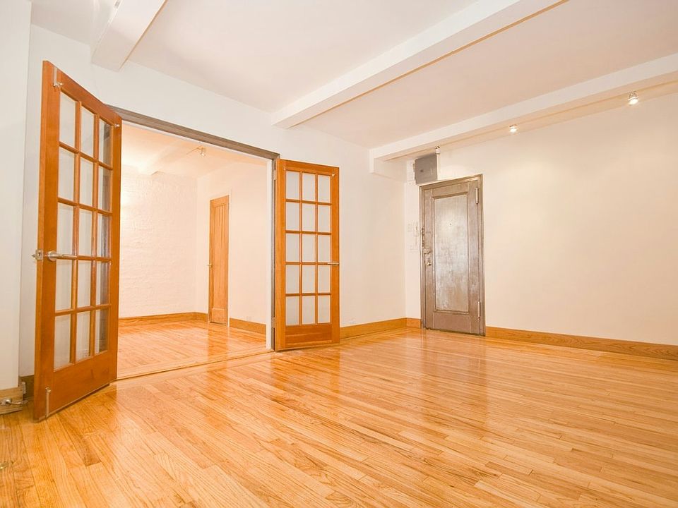 1st image of 333 E 43rd St APT 321