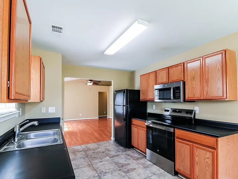 295 Lakeview Trl — Photo 9