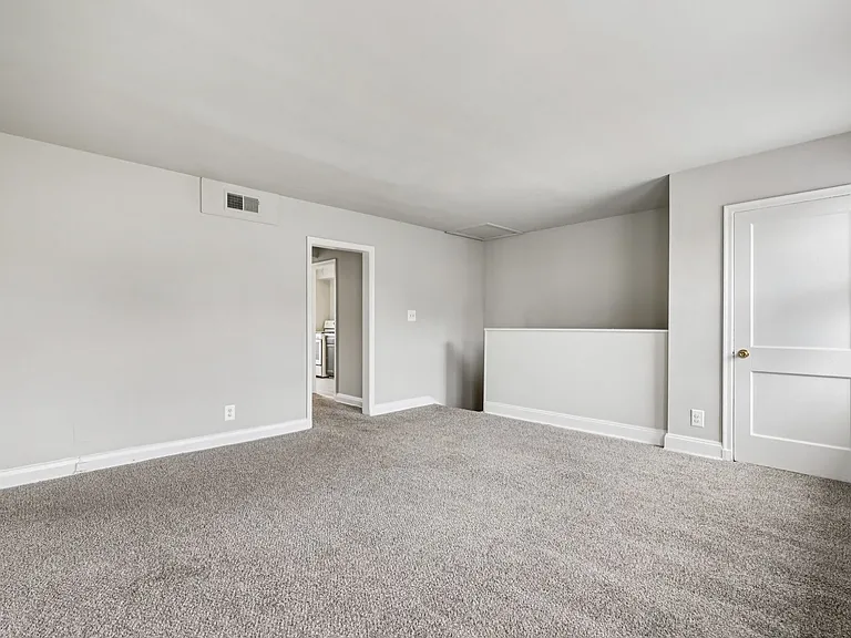 Oaklee Village Apartments — Photo 31