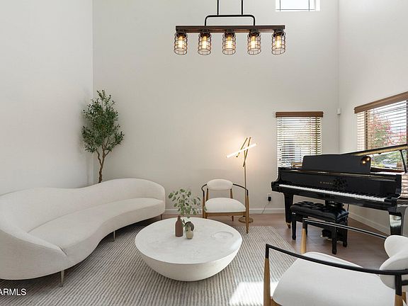 3rd image of 4960 E COLONIAL Drive