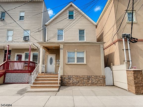 2nd image of 71 Honiss St