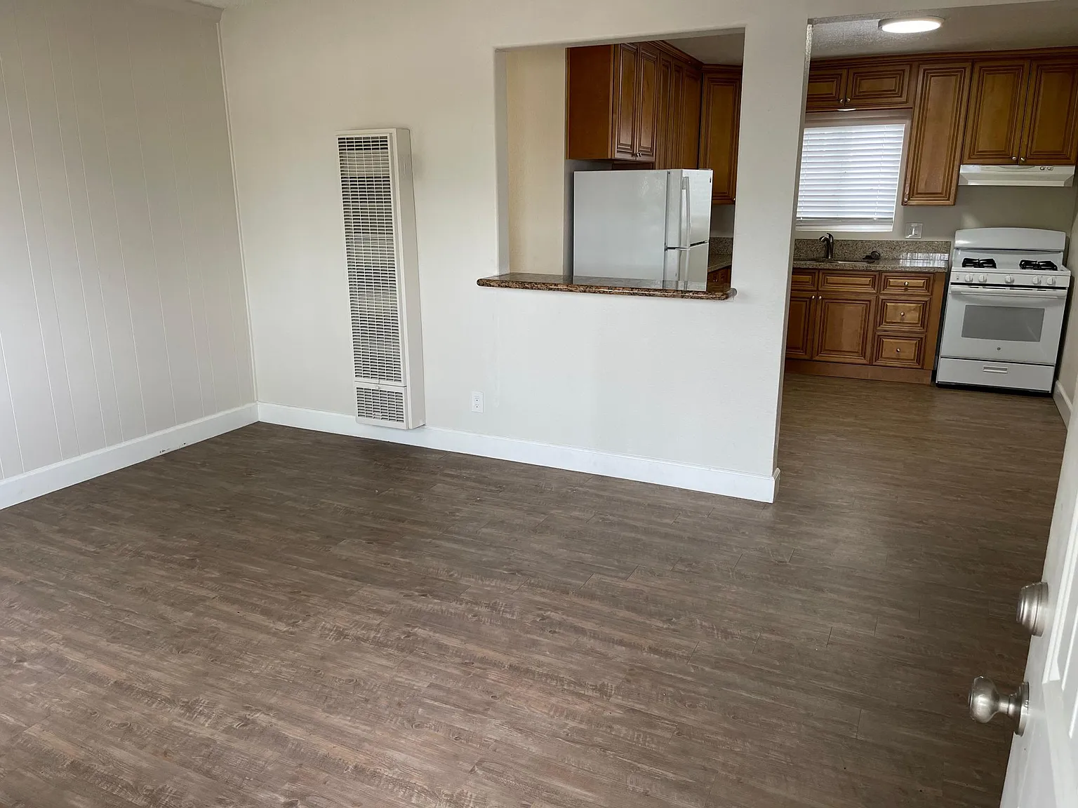 2 bed, 750 sqft, $2,300 — Photo 3