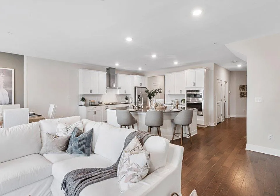 127 Livingston Ln
