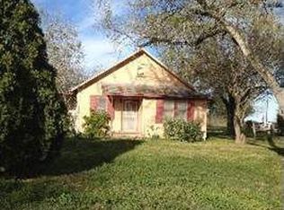 104 4th St, Sutherland Springs, TX 78161