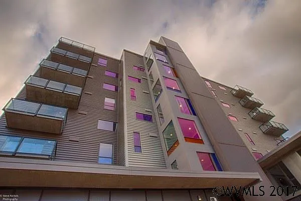 156 Front St NE photo 1