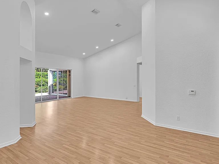 3420 Washington Ln — Photo 6