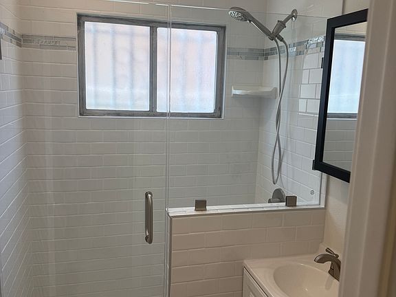 3rd image of 10623 S Budlong Ave #4