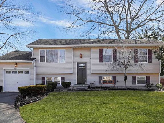 2nd image of 561 Duchess Ct