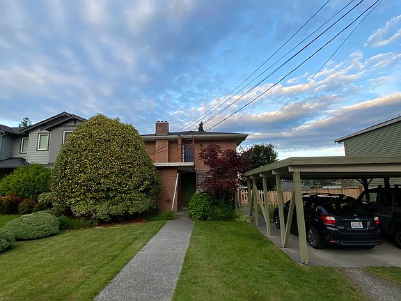 street view and entrance, with carport (dedicated parking spot)