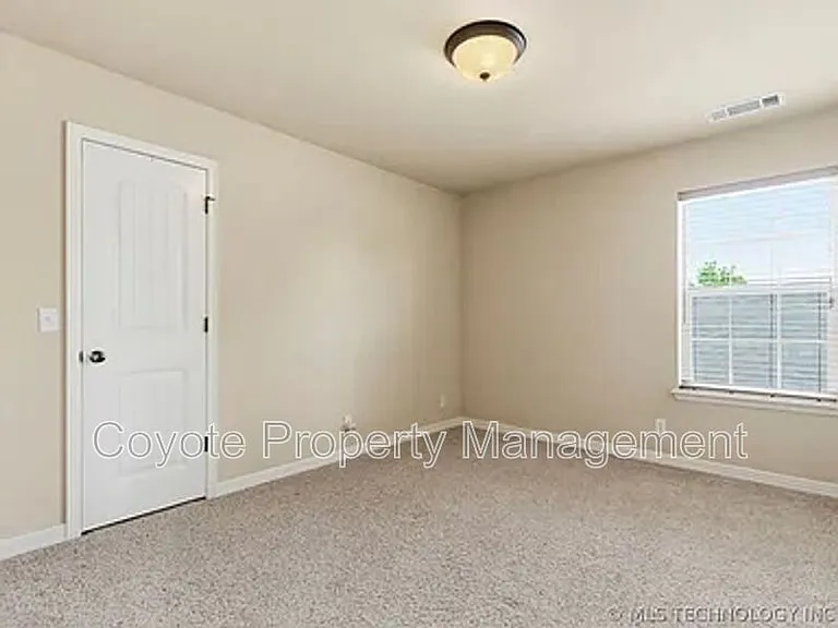 2809 N Fern Ave — Photo 18