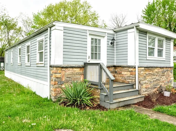 26 Circle Dr, Finleyville, PA 15332