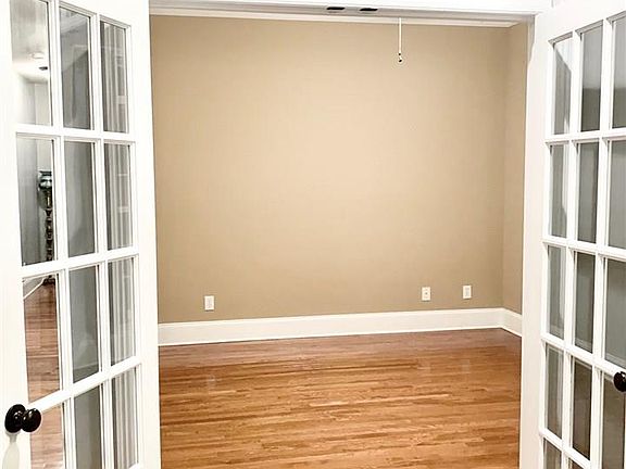 5th image of 105 Grassy Bank Dr