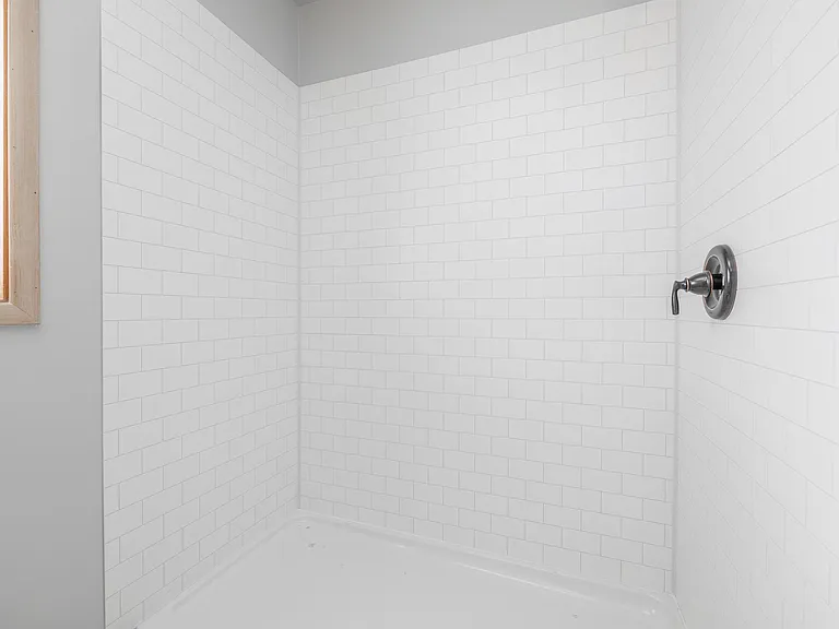 1405 E Rushmore Dr — Photo 9