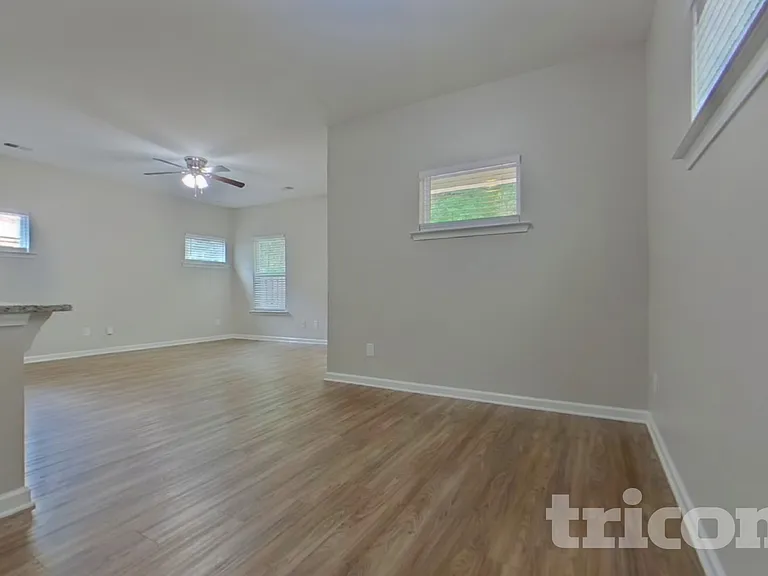250 Harvest Glen Ln — Photo 2