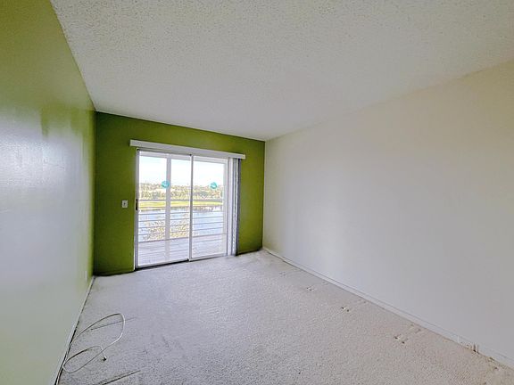 4th image of 4040 Lincoln C #4040