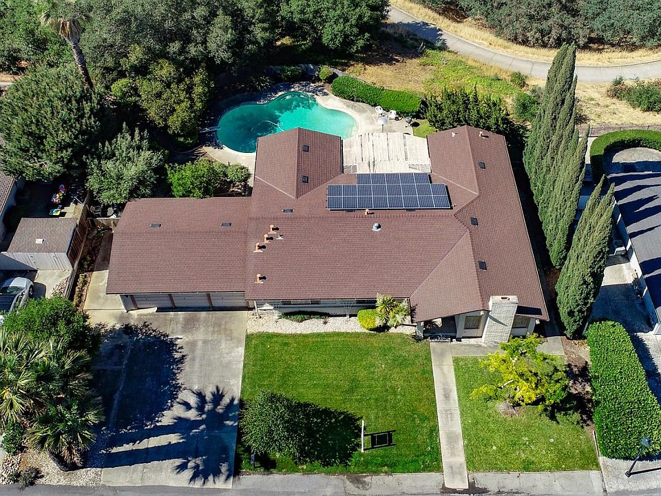 1st image of 220 Marks Dr