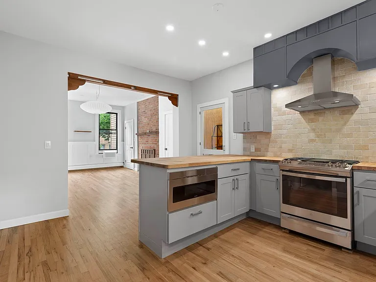 70 Green St #2 — Photo 3