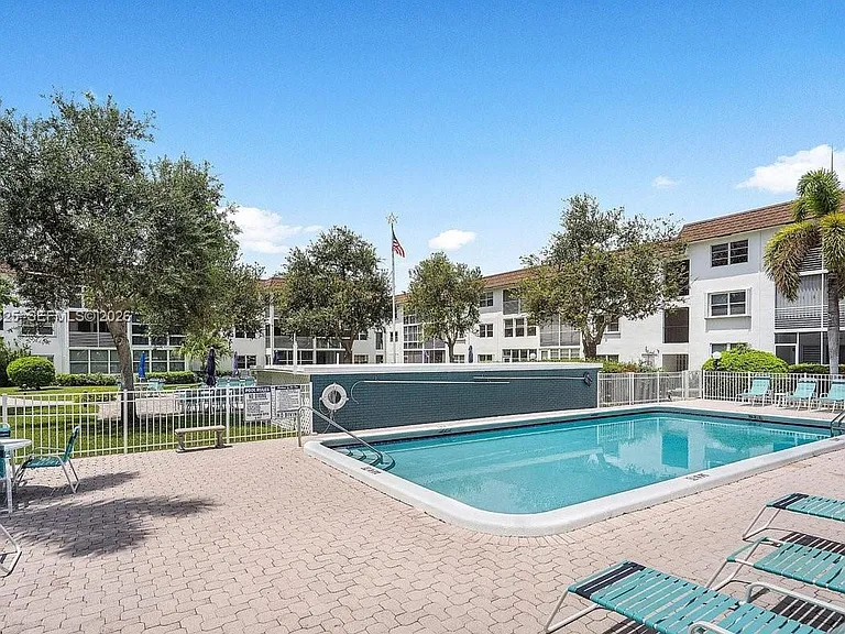 1501 S Ocean Blvd #307 — Photo 29