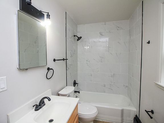 3rd image of 615 W 15th St APT 4