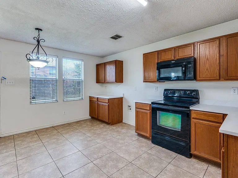 8402 Olivia Meadow Dr — Photo 9