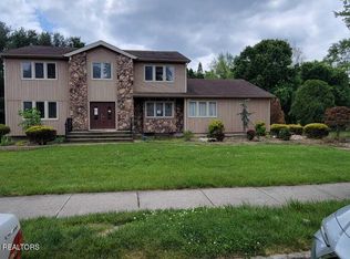 10 Van Hise Ct, East Brunswick, NJ 08816