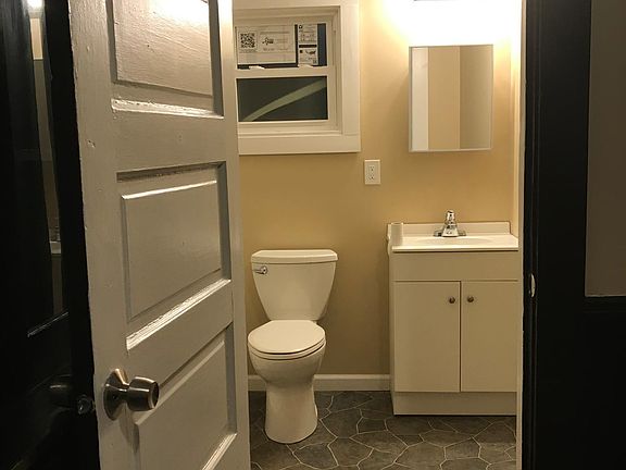 5th image of 3925 Poe Ave