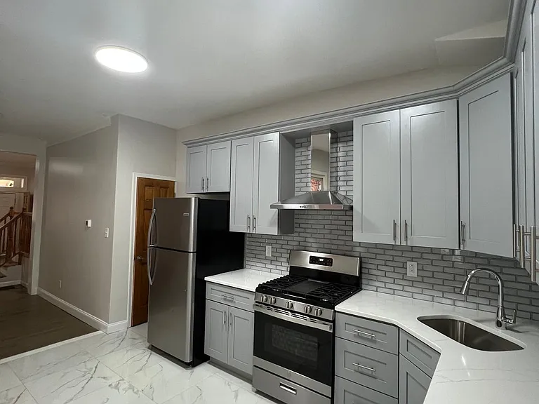 669 N Brooklyn St — Photo 7