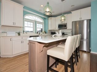 24 Windjammer Ln, Mount Arlington, NJ 07856