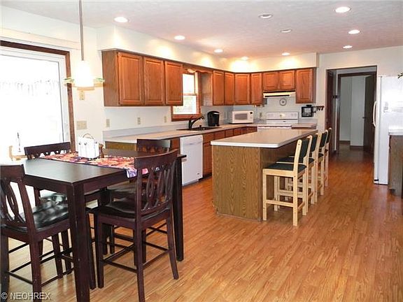 3rd image of 801 Quail Hollow Cir
